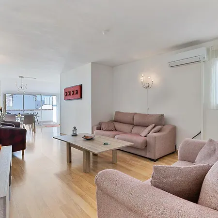 Daire Penthouse-suite 100m2 - 600m To *