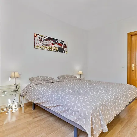 Penthouse-suite 100m2 - 600m To 아파트