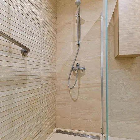 Apartament Penthouse-suite 100m2 - 600m To